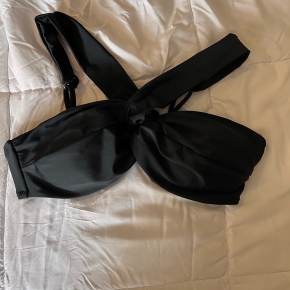 Black swimsuit top - Picture 1 of 5